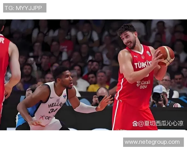 广州篮球队在欧锦赛中的默契配合与战术分析